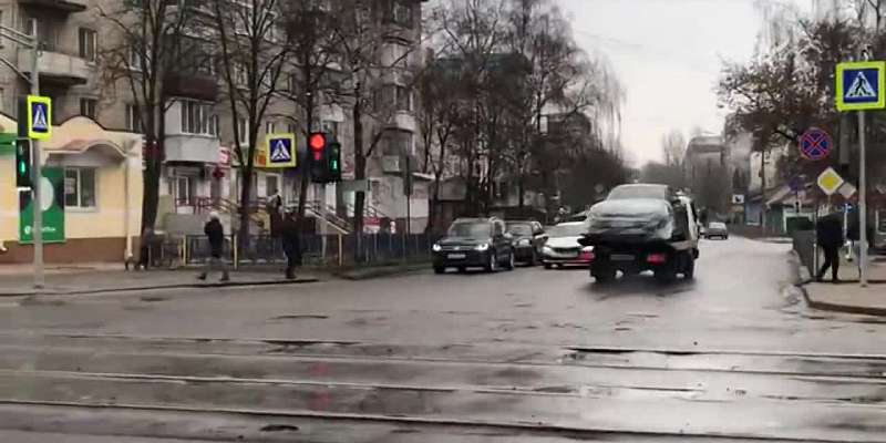 На пересечении ул. 3-я Курская и ул. Пушкина странным образом установили светофоры