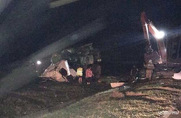 При столкновении комбайна и фуры на Орловщине погибли оба водителя