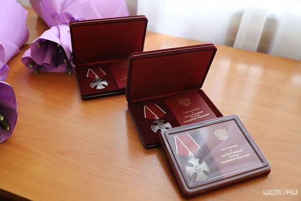 В Орле посмертно наградили защитников Отечества