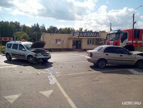 Под Орлом два человека пострадали в ДТП из-за неудачного маневра женщины-водителя