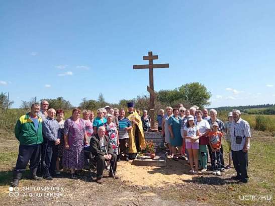 В Урицком районе на месте взорванного фашистами храма установили поклонный крест