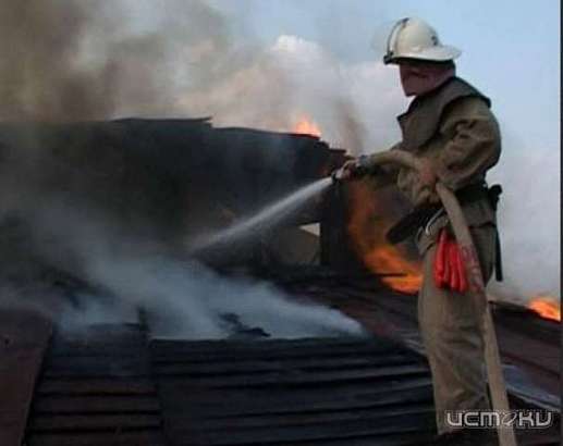 На выходных в Орле подожгли жилой дом