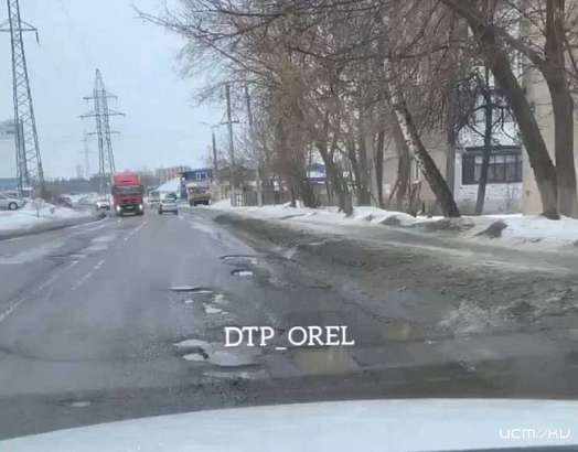 Дорожные «кратеры» появились на Цветаева в Орле