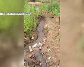 Недавно построенная ливневка затопила детскую площадку и дорогу