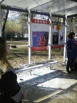 В Орле неизвестные разбили остановку возле торгового центра "Тургеневский"