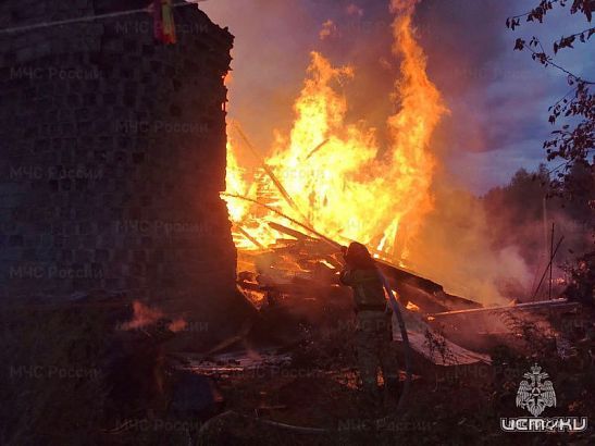 Сегодня утром в Новосиле горел жилой дом