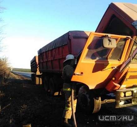 В Хомутово на ходу загорелся КамАЗ В Хомутово на ходу загорелся КамАЗ
