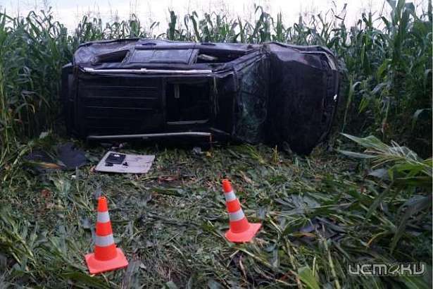 Кувырком в кукурузу: под Орлом слетел с трассы внедорожник