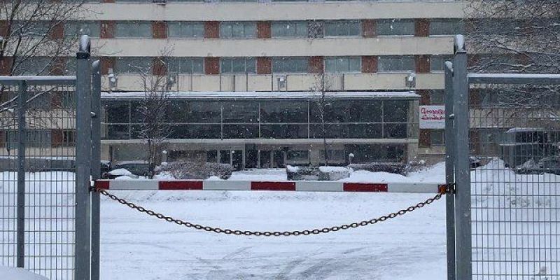 Суд подтвердил лишение прав орловчанина за наезд на шлагбаум у больницы в Ливнах