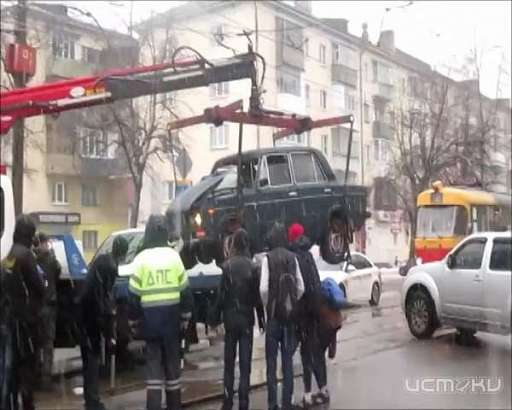 В Орле не разъехались «шестерка» и трактор В Орле не разъехались «шестерка» и трактор