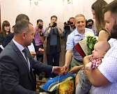 Накануне в Орле торжественно зарегистрировали рождение тысячного ребенка в этом году