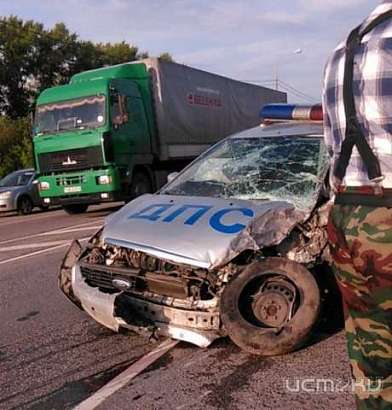 Автомобиль ДПС попал в серьезную аварию в районе станции Лужки