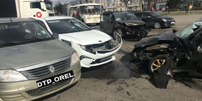 5 машин, 1 ДТП: в Орле в аварии пострадал человек