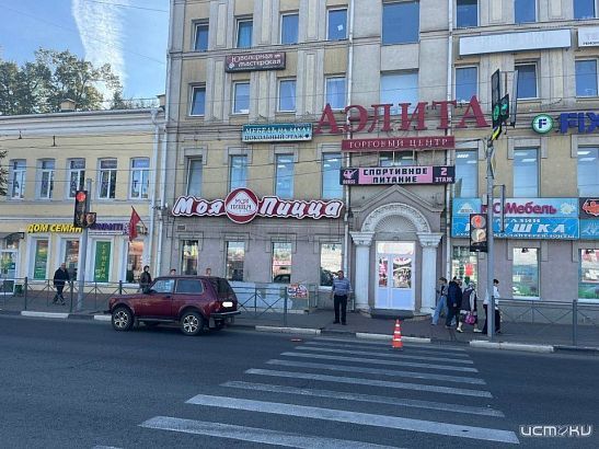 В Орле «Нива» на пешеходном переходе сбила двух человек