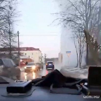 Названа причина вчерашнего гейзера в Железнодорожном районе Орла Названа причина вчерашнего гейзера в Железнодорожном районе Орла