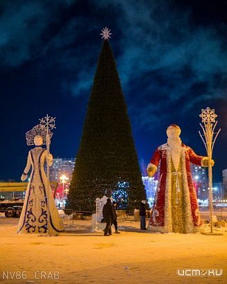 Не только орловчан напугали гигантские Дед Мороз и Снегурочка
