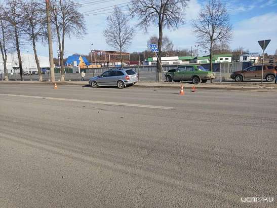 «Mazda» и «ВАЗ» не разошлись в Орле на Московском шоссе