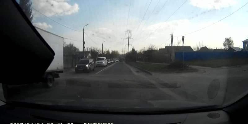 Орловчанин снял на видео смерч посреди проезжей части