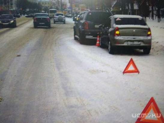  В Орле столкнулись «Рено Логан» и «Санг Йонг»