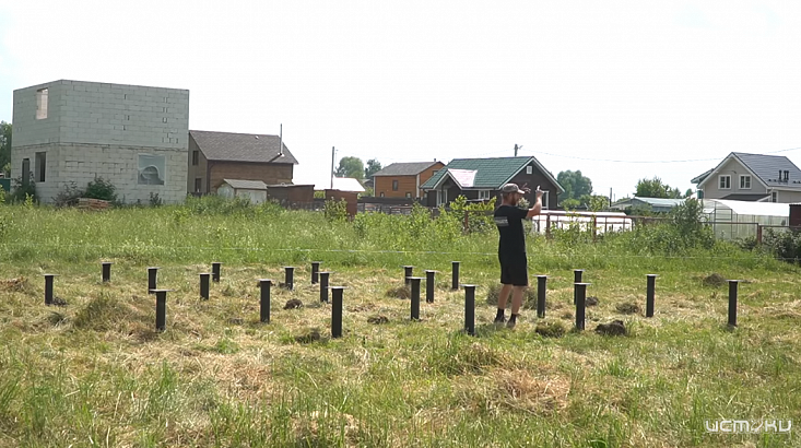 Подъем дома на винтовые сваи – быстро и надежно