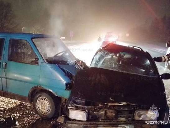 В районе деревни Образцово ночью случилось серьезное ДТП. Есть жертвы