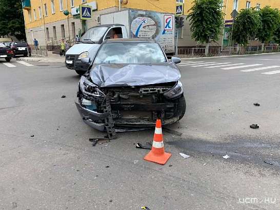 На перекрестке во Мценске иномарка не уступила дорогу мотоциклисту без прав На перекрестке во Мценске иномарка не уступила дорогу мотоциклисту без прав