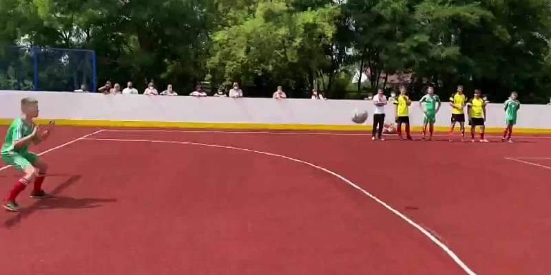 Орловский губернатор вышел один на один с вратарем школьной команды