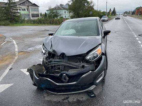 В поселке Нарышкино Орловской области не разъехались «Лада» и кроссовер Renault