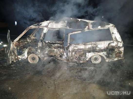 В Орловской области «РАФ» столкнулся с фурой и загорелся