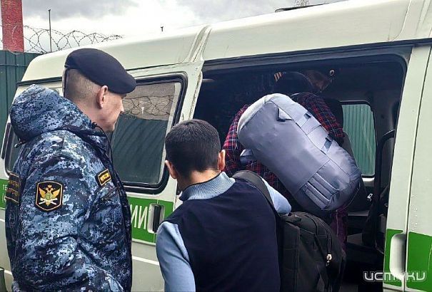 Орловские судебные приставы выдворили 6 нелегальных мигрантов  Орловские судебные приставы выдворили 6 нелегальных мигрантов