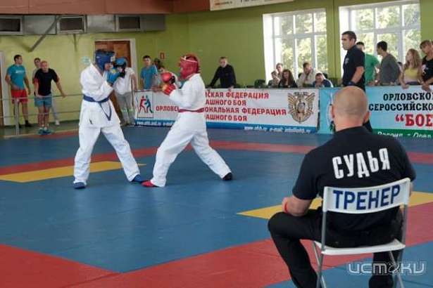 В Орле прошли областные лично-командные соревнования по рукопашному бою среди полицейских