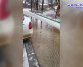 Видео: орловчане стали заложниками собственного двора