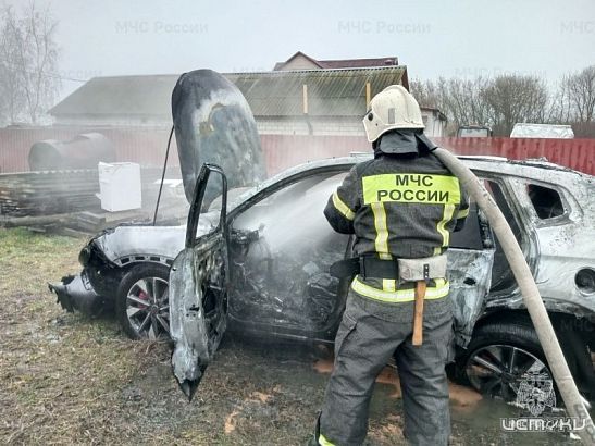 Орловские спасатели за 15 минут потушили автомобиль