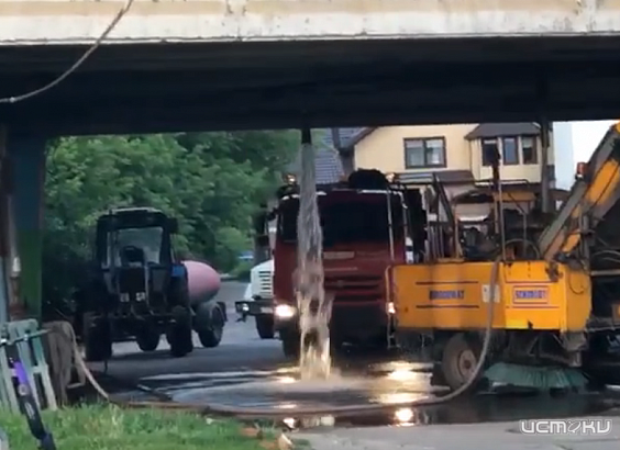 В Орле коммунальная техника впустую тратит воду
