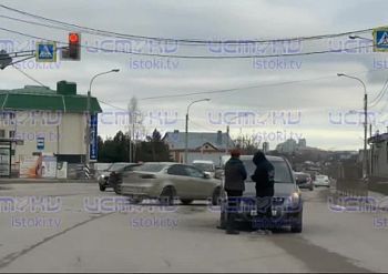 Появилось видео вчерашней аварии на ул. Мостовая в Орле Появилось видео вчерашней аварии на ул. Мостовая в Орле