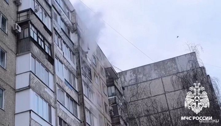 Сотрудники МЧС России спасли 4 человека на пожаре в Орле 