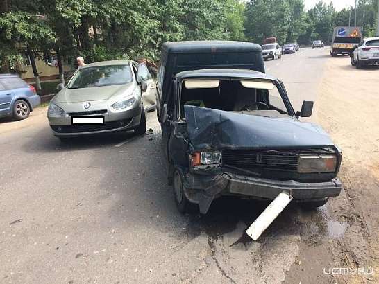 ДТП в Орловской области: автоледи при развороте нарушила ПДД