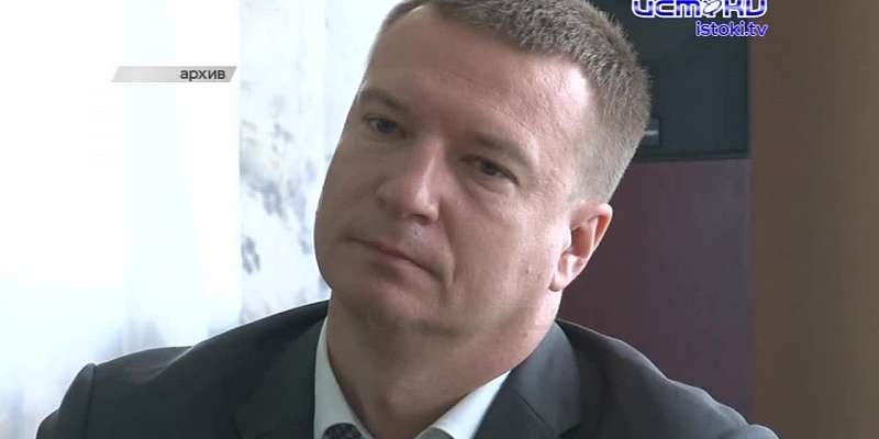 На мосту Дружбы до сих пор не обезопасили тротуары, Тургеневский мост обещают отремонтировать в следующем году, а пока в Орле ставят новогодние елки, ...