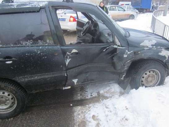 13-летний ребенок пострадал в результате столкновения двух «Нив» в Орле 13-летний ребенок пострадал в результате столкновения двух «Нив» в Орле