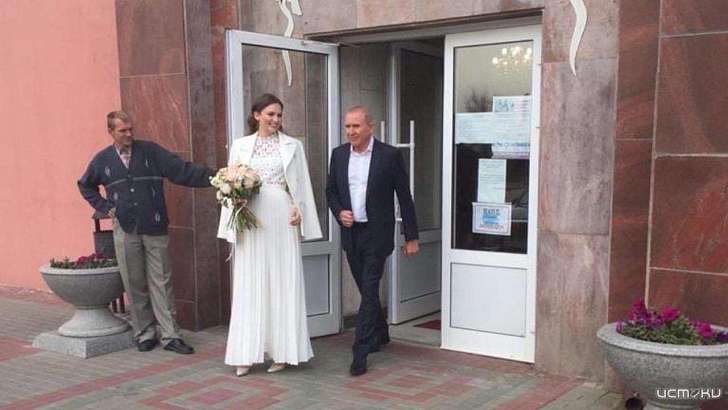 Объявляю вас мужем и женой: Грешилов официально оформил отношения с молодой возлюбленной