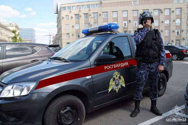 На АЗС в Орле пьяный мужчина устроил дебош
