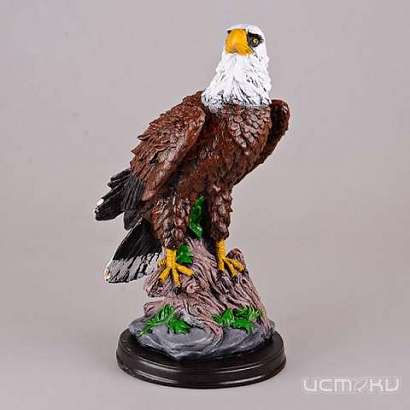 Фигурка орла приносит удачу участникам XIX Всемирного фестиваля молодежи и студентов