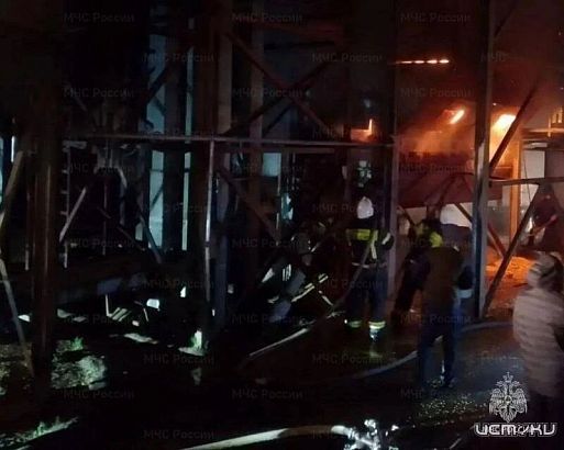 В селе Дубовик Орловской области этой ночью горела зерносушилка