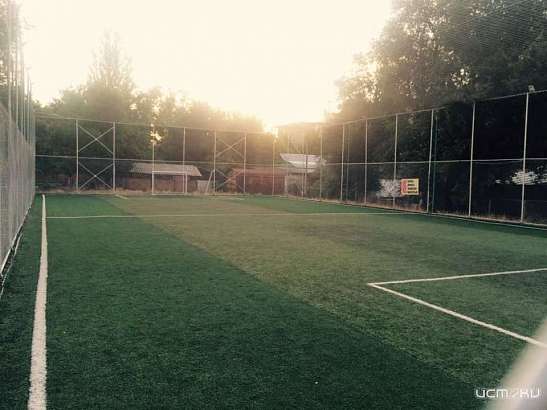 Родители детей, которые занимаются на стадионе школы №25 в Орле, жалуются на отсутствие освещения