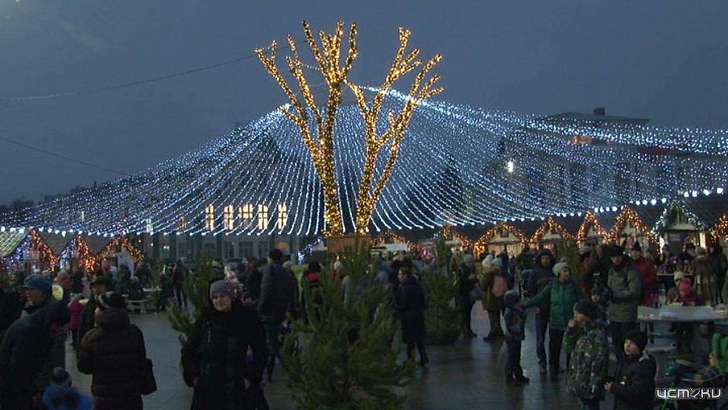 Под сказочным дубом в Орле начала работу почта Деда Мороза