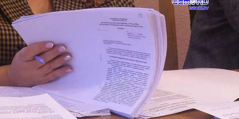 Одновременно с горсоветом, сессию провели депутаты облсовета, за простой ремонта Красного моста в бюджет города вернулось около 11 млн руб., а обществ...