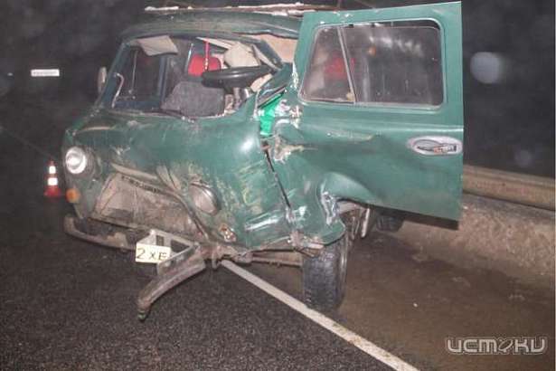 УАЗ и КамАЗ не смогли разъехаться на трассе в Орловской области