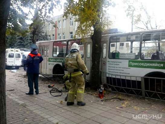 В Орле просят заключить под стражу водителя троллейбуса, задавившего людей
