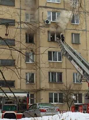 В Орле на ул. Розы Люксембург горит квартира