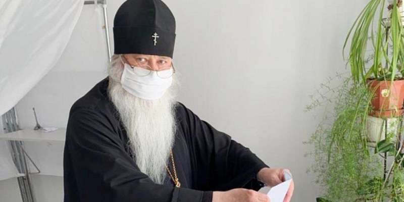 Орловский митрополит сделал выбор на голосовании по поправкам в Конституцию